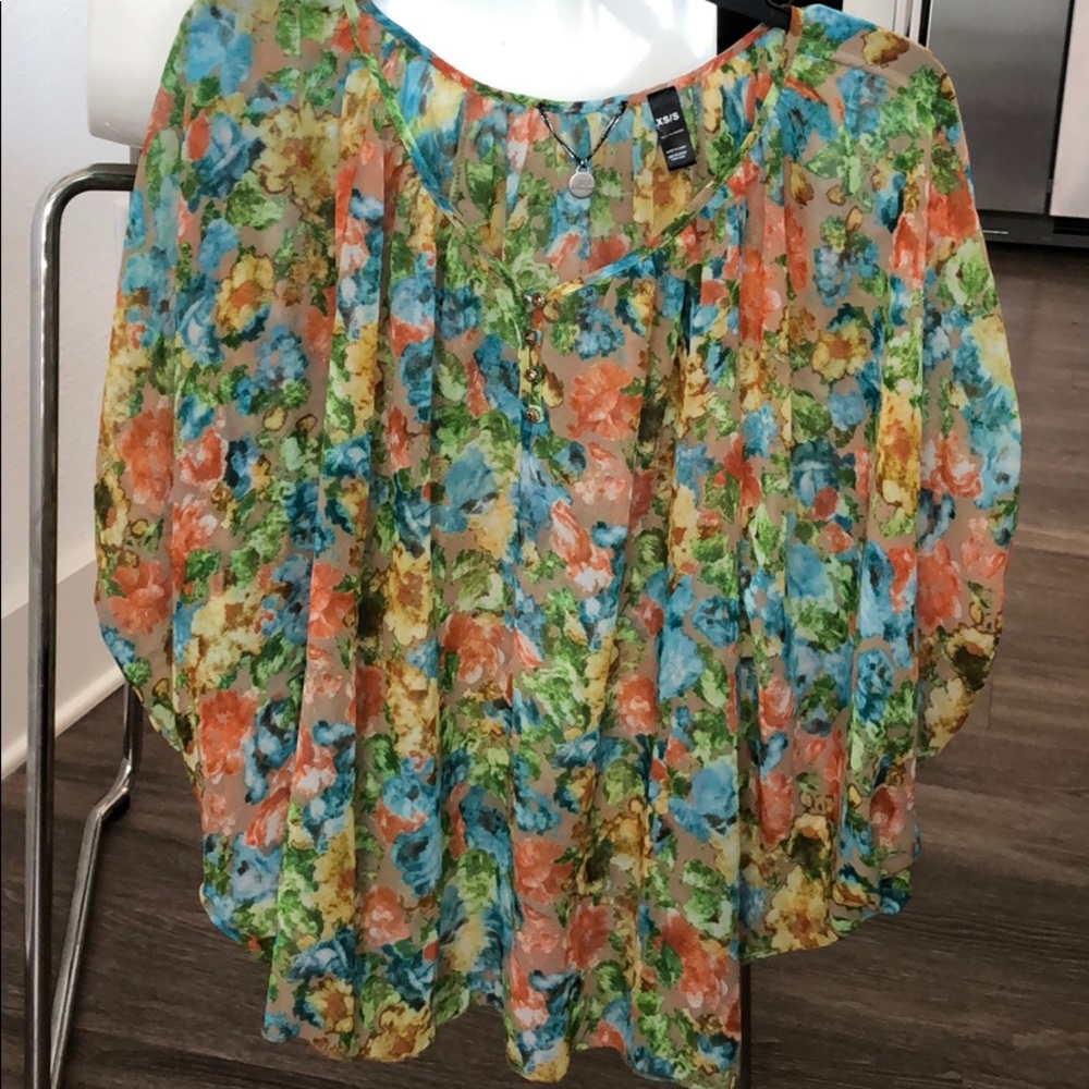 BKE Boutique. Floral sheer. XS
